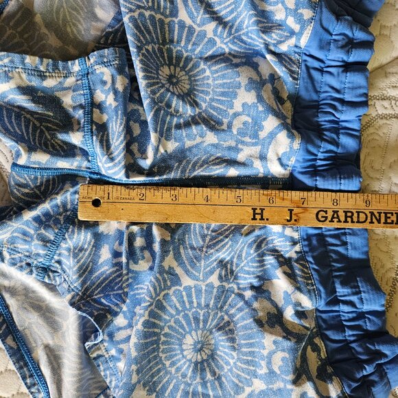 Lululemon shorts- Low rise- size 10 - Picture 3 of 5